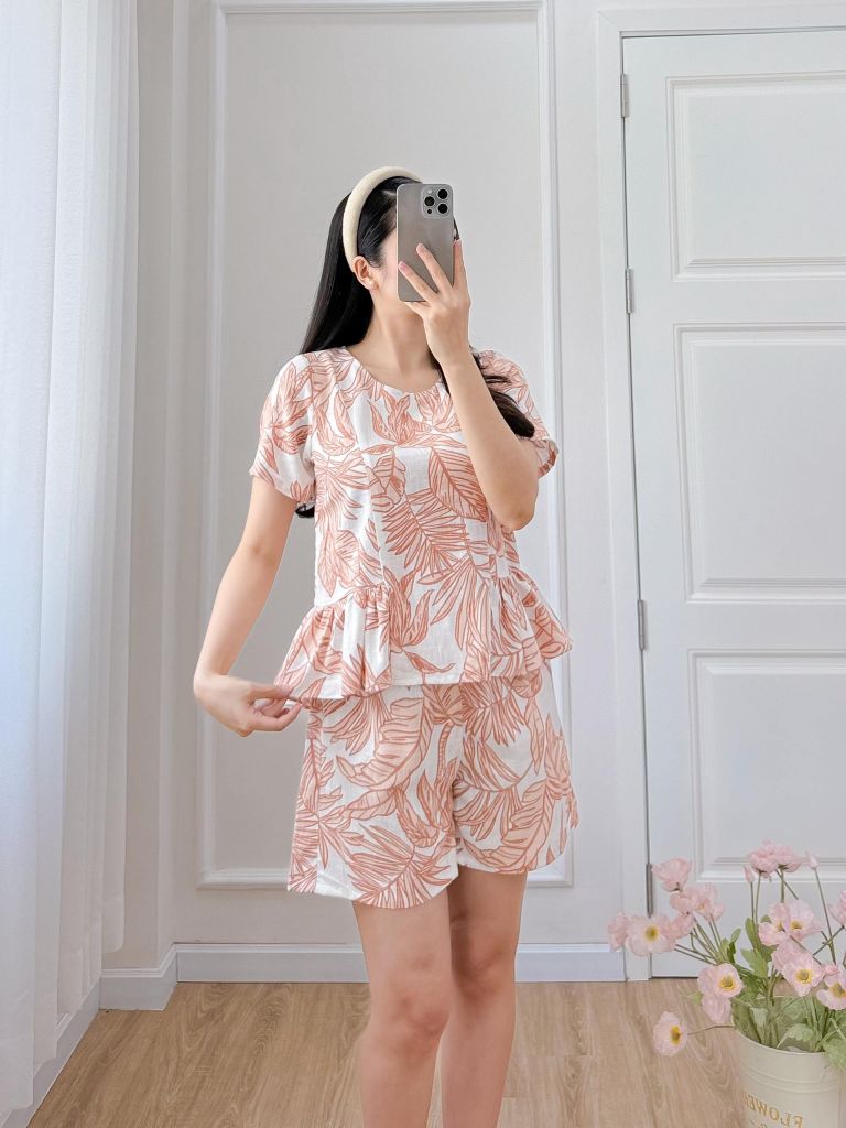 Đồ bộ đùi nhún bèo linen có tay hoạ tiết lá nâu