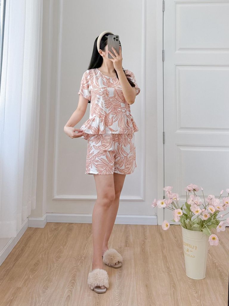 Đồ bộ đùi nhún bèo linen có tay hoạ tiết lá nâu