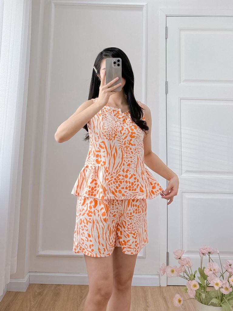Đồ bộ đùi cổ lệch tà linen vằn cam