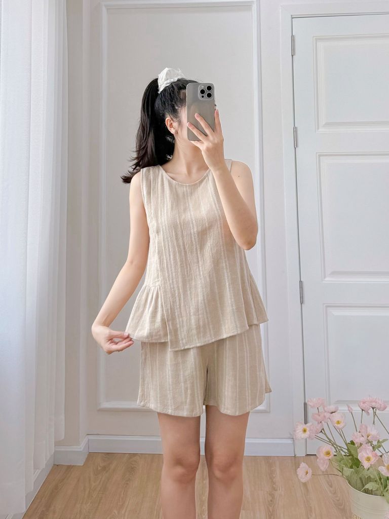 Đồ bộ đùi không tay vạt xéo linen sọc kem