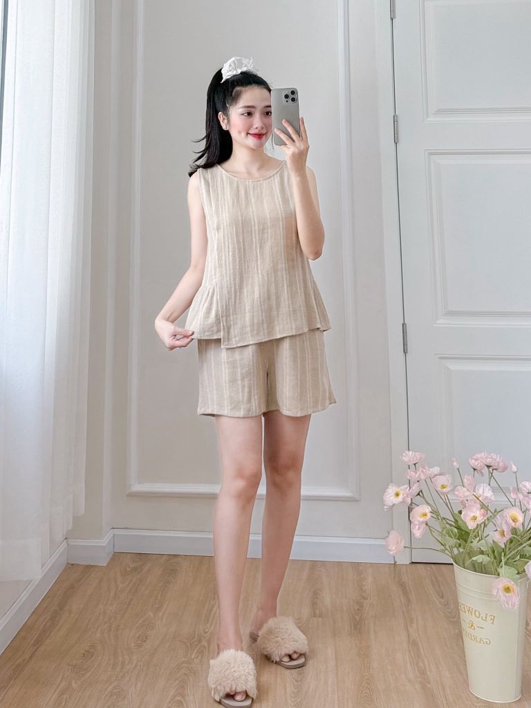 Đồ bộ đùi không tay vạt xéo linen sọc kem