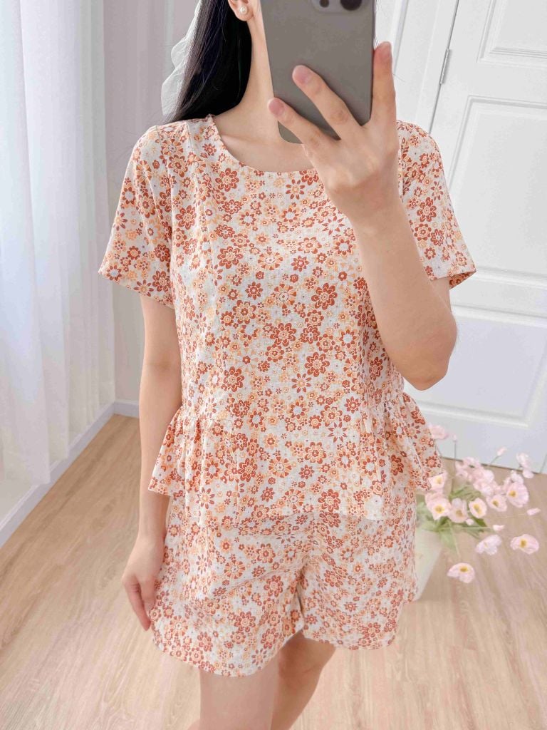 Đồ bộ đùi nhún bèo linen có tay hoa nâu