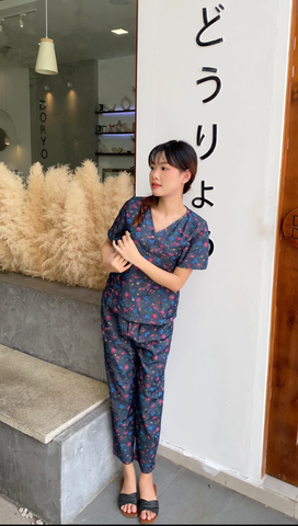 Đồ bộ dài có tay thiết kế cổ V nút dọc hoa sam