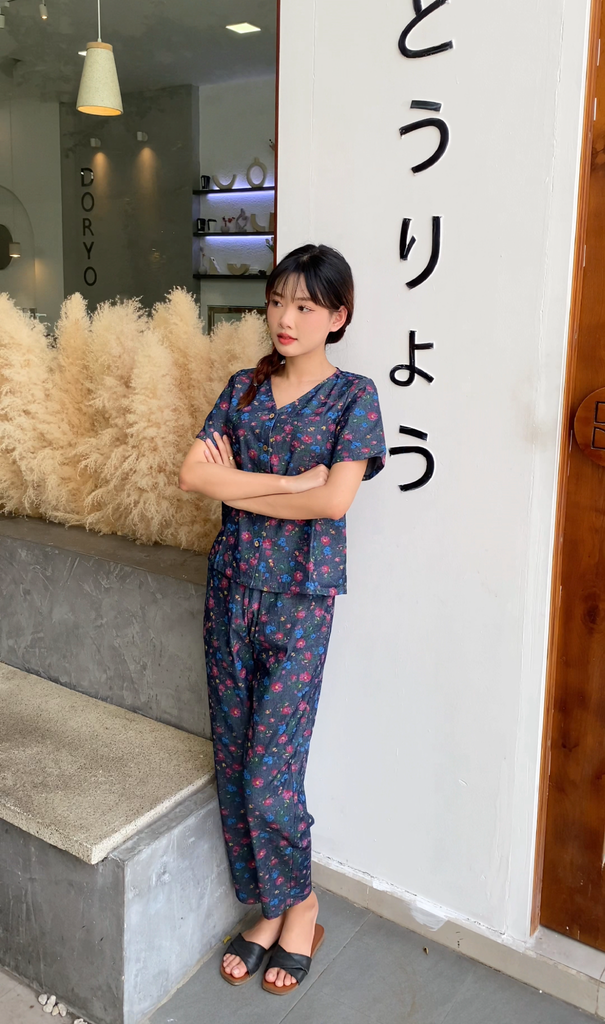 Đồ bộ dài có tay thiết kế cổ V nút dọc hoa sam