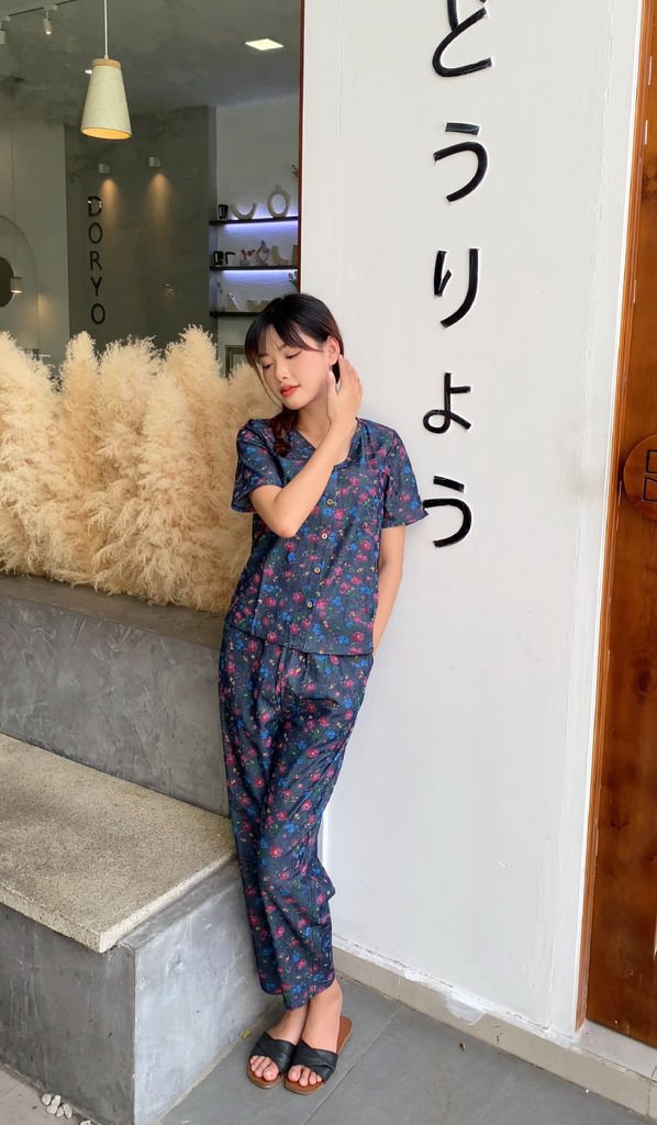 Đồ bộ dài có tay thiết kế cổ V nút dọc hoa sam