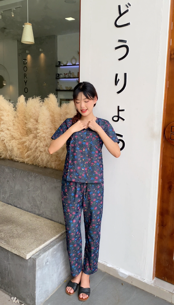 Đồ bộ dài có tay thiết kế cổ V nút dọc hoa sam