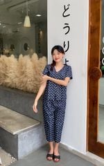 Đồ bộ dài có tay thiết kế cổ V nút dọc hoa cúc