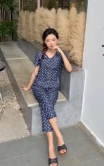 Đồ bộ dài có tay thiết kế cổ V nút dọc hoa cúc