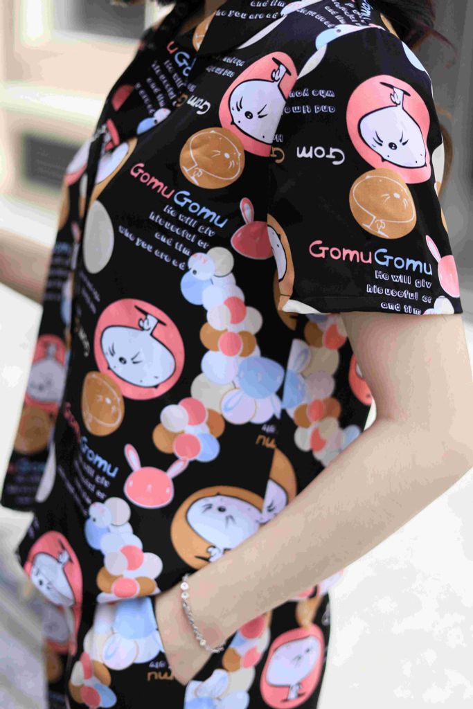 Đồ bộ dài có tay nền đen hoạ tiết hải cẩu