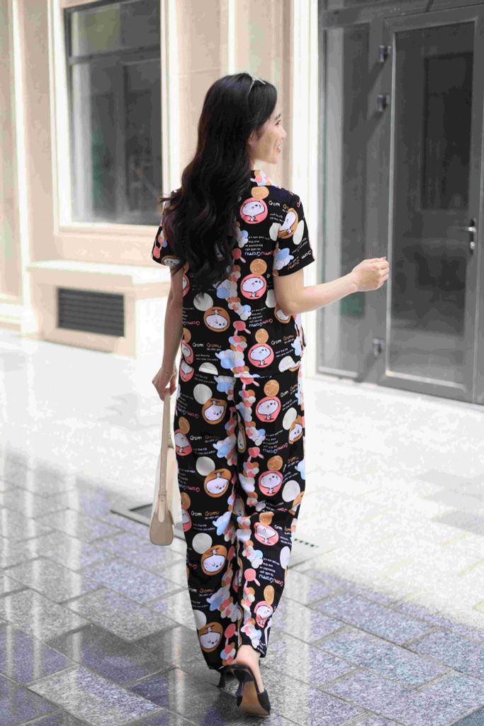 Đồ bộ dài có tay nền đen hoạ tiết hải cẩu