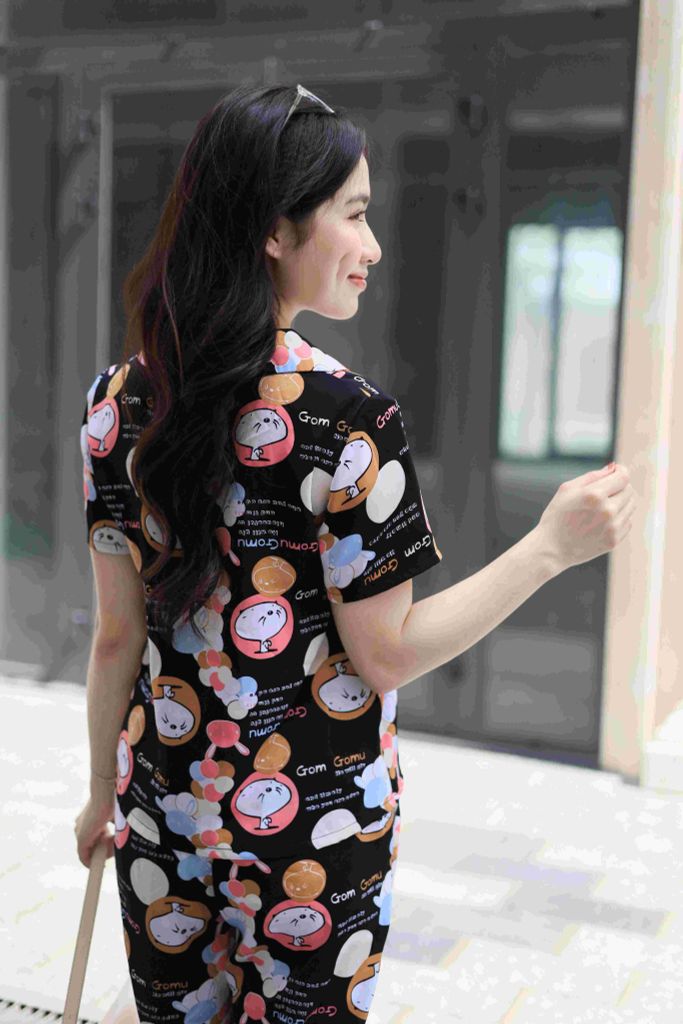 Đồ bộ dài có tay nền đen hoạ tiết hải cẩu