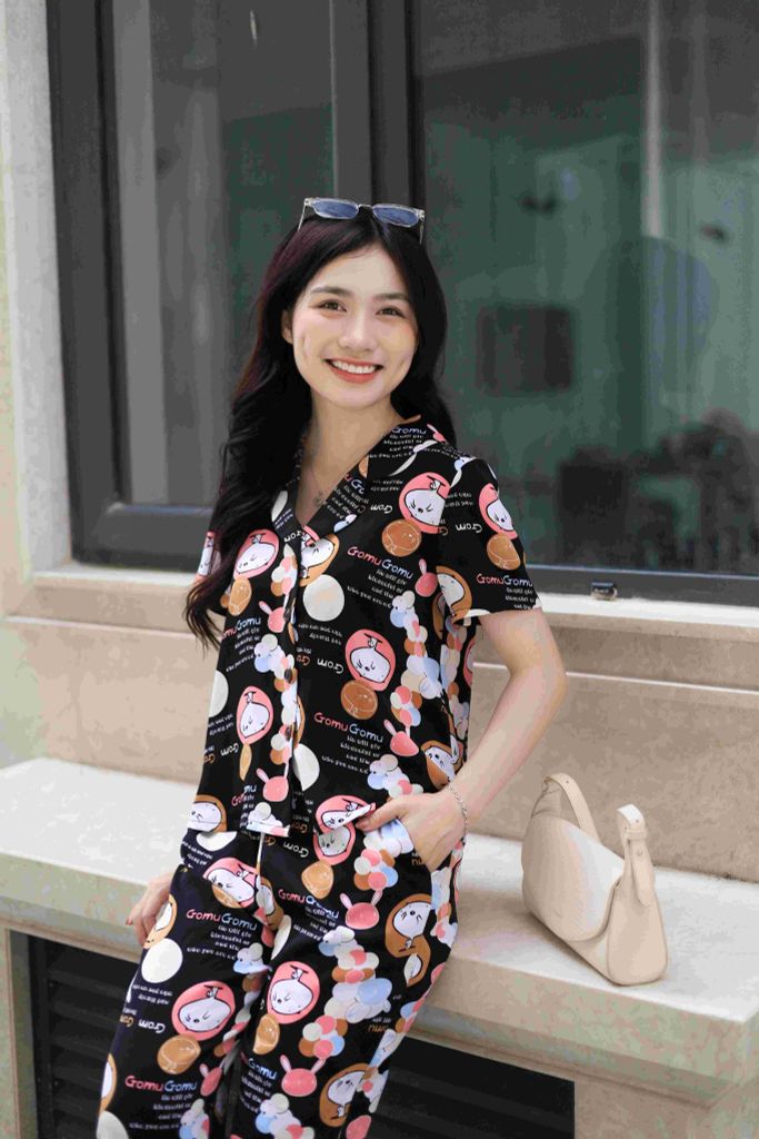 Đồ bộ dài có tay nền đen hoạ tiết hải cẩu