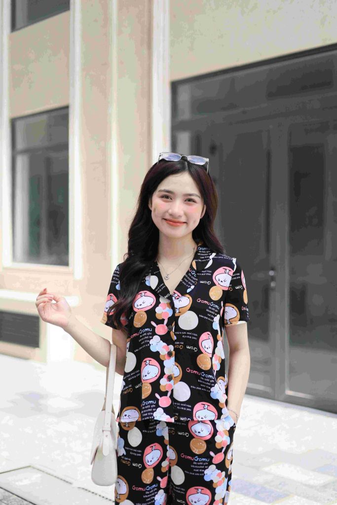 Đồ bộ dài có tay nền đen hoạ tiết hải cẩu