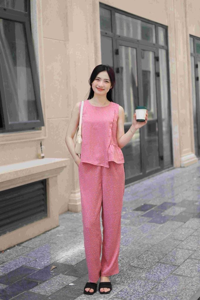 Đồ bộ dài không tay thiết kế vạt xéo hoa nguyệt quế hồng