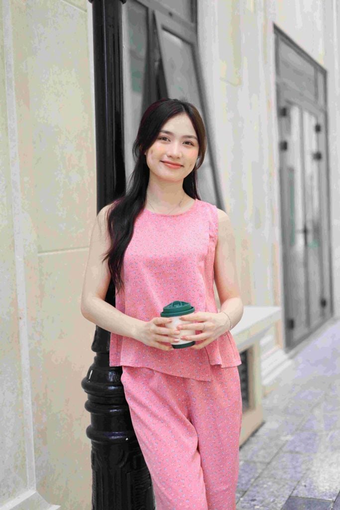 Đồ bộ dài không tay thiết kế vạt xéo hoa nguyệt quế hồng