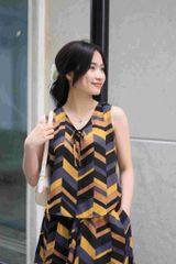 Đồ bộ đùi không tay nơ cổ đen vàng hoạ tiết Zigzag