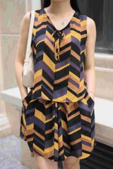 Đồ bộ đùi không tay nơ cổ đen vàng hoạ tiết Zigzag