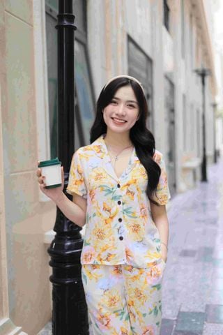 Đồ bộ dài có tay nền vàng hoa mẫu đơn