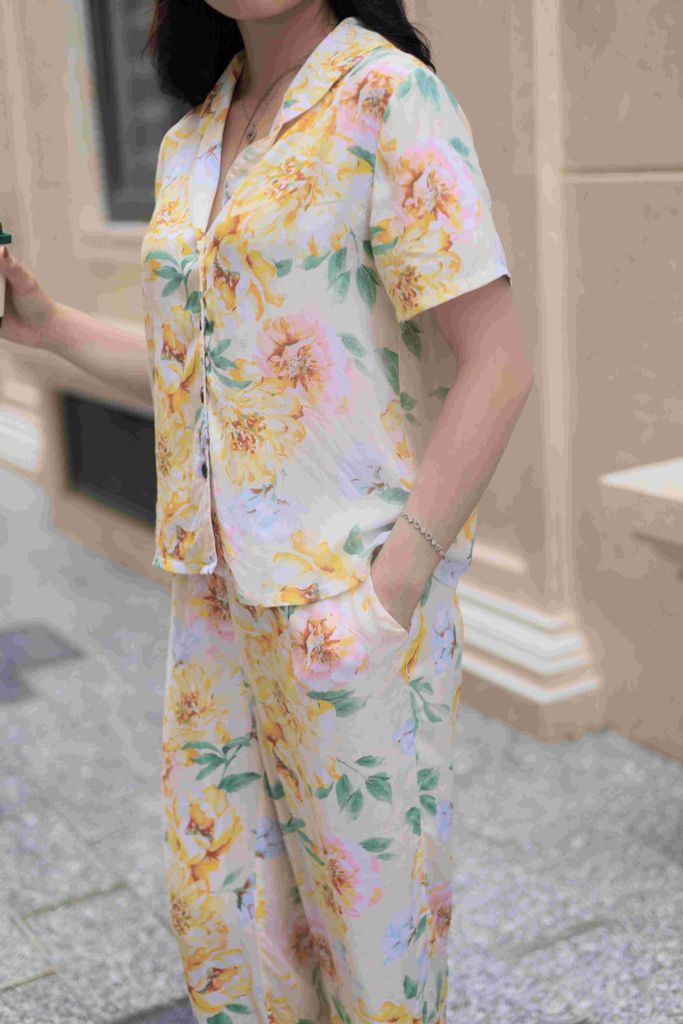 Đồ bộ dài có tay nền vàng hoa mẫu đơn