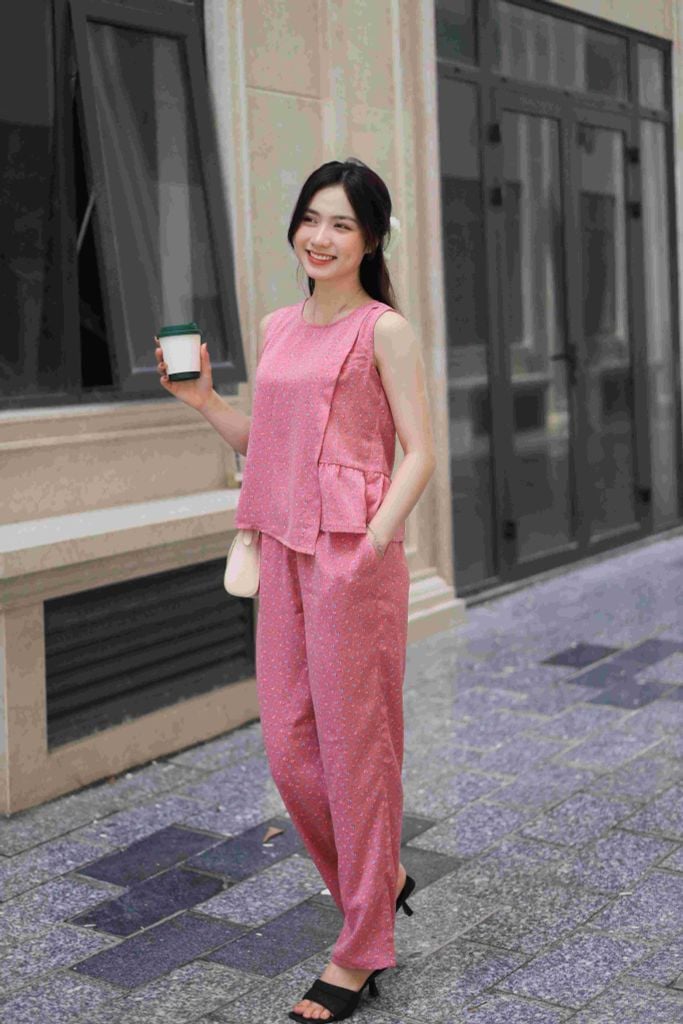 Đồ bộ dài không tay thiết kế vạt xéo hoa nguyệt quế hồng