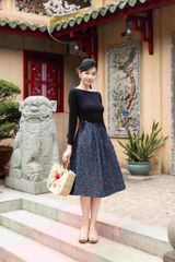 Chân váy denim hoạ tiết hoa sam