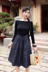 Chân váy denim hoạ tiết hoa sam