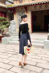 Chân váy denim hoạ tiết hoa sam