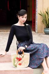 Chân váy denim hoạ tiết hoa sam