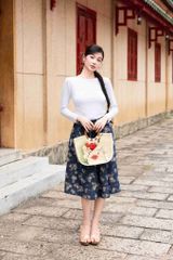 Chân váy denim hoạ tiết chùm hoa