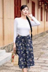 Chân váy denim hoạ tiết chùm hoa