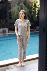 Đồ bộ dài thiết kế có tay 3 nút lệch tà hoa hồng nền xám