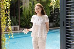 Đồ bộ dài có tay baby doll chấm hoa trắng