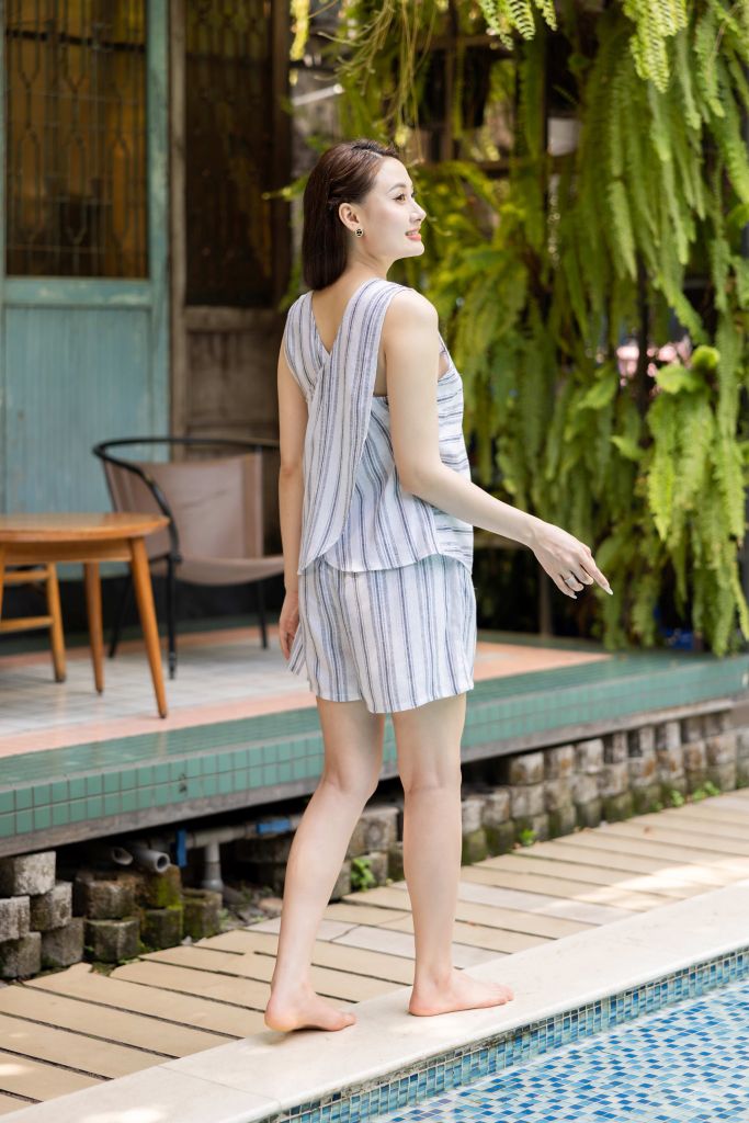Đồ bộ đùi vạt chéo sau lưng linen sọc xám
