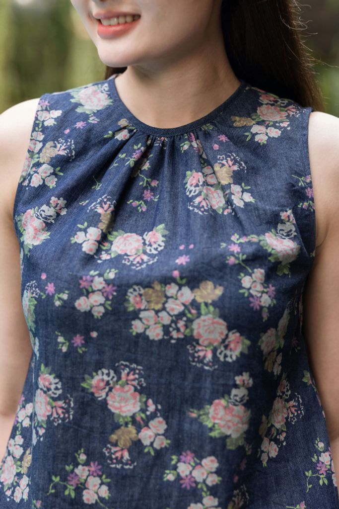 Đồ bộ đùi không tay cổ yếm chùm hoa