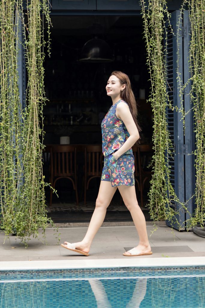 Đồ bộ đùi không tay cổ yếm hoa sen