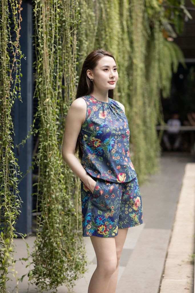 Đồ bộ đùi không tay cổ yếm hoa sen