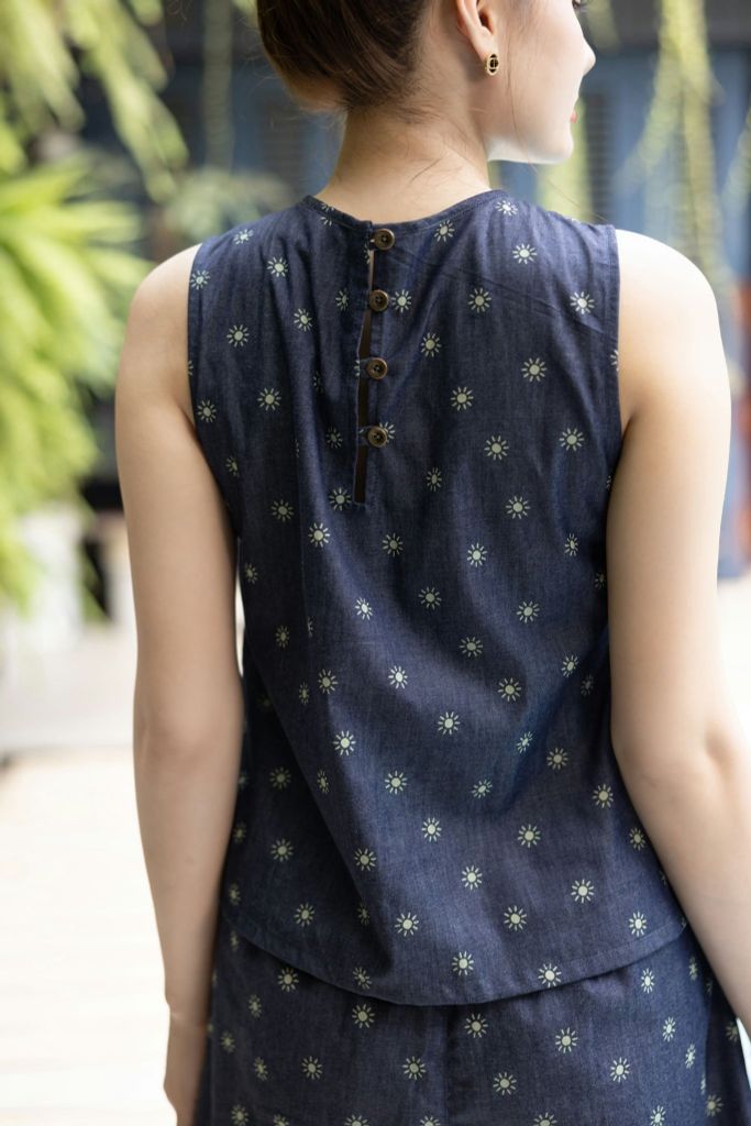 Đồ bộ đùi không tay cổ yếm hoa mặt trời