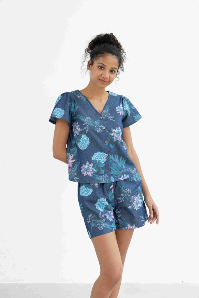 Đồ bộ đùi có tay cổ V hoạ tiết hoa cẩm tú cầu