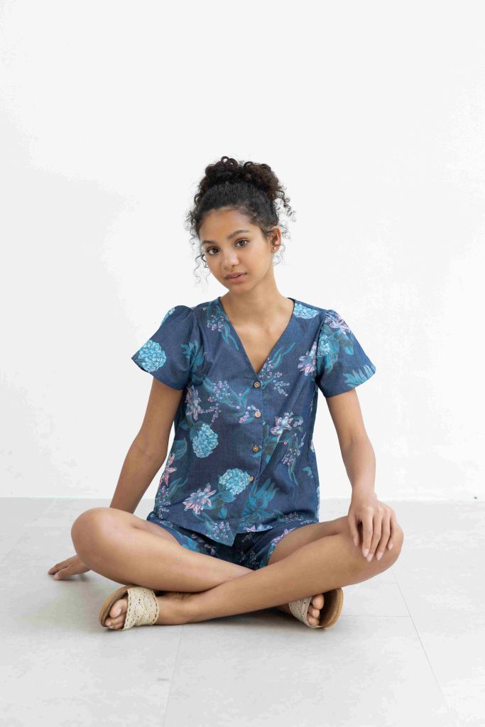 Đồ bộ đùi có tay cổ V hoạ tiết hoa cẩm tú cầu