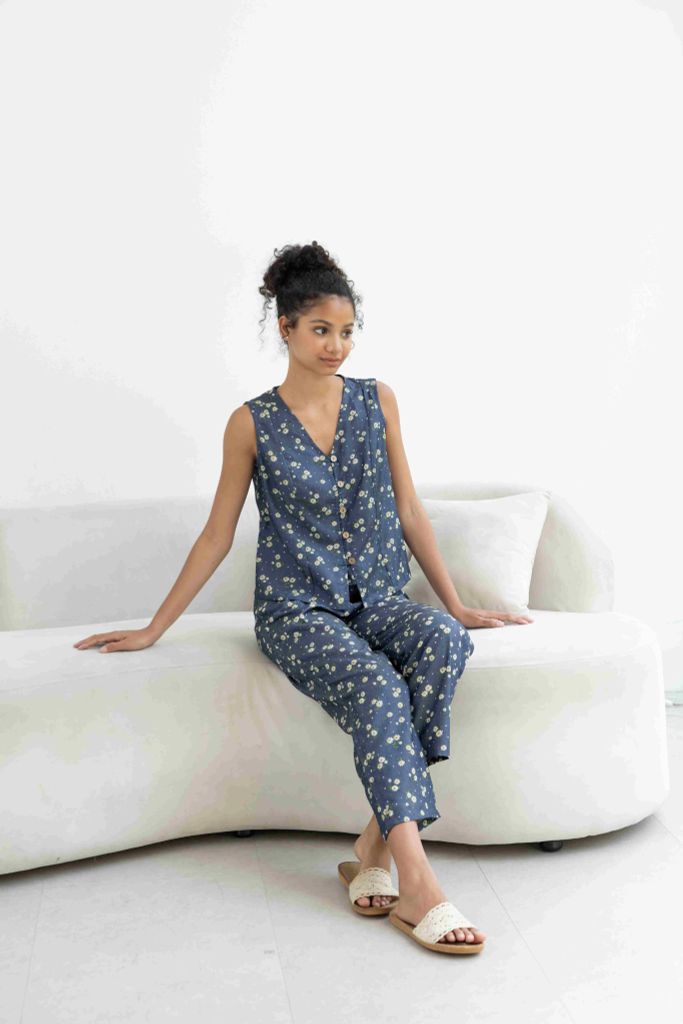 Đồ bộ dài không tay nút gỗ hoa cúc tana