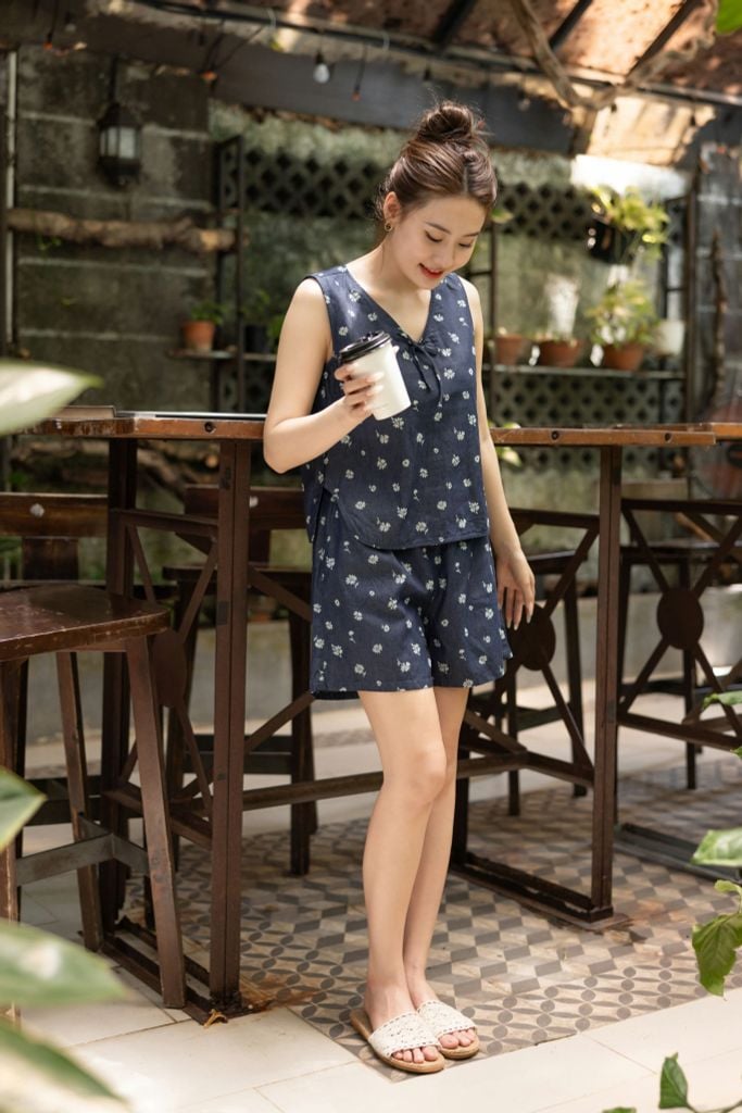 Đồ bộ đùi không tay nơ cổ hoa cúc xinh