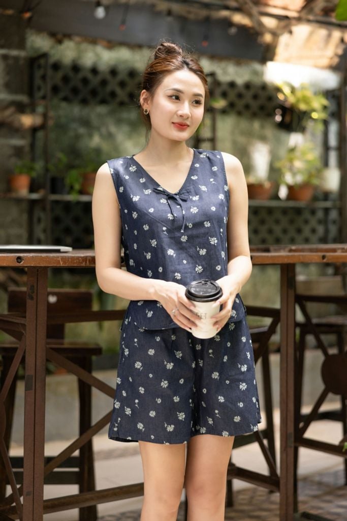 Đồ bộ đùi không tay nơ cổ hoa cúc xinh