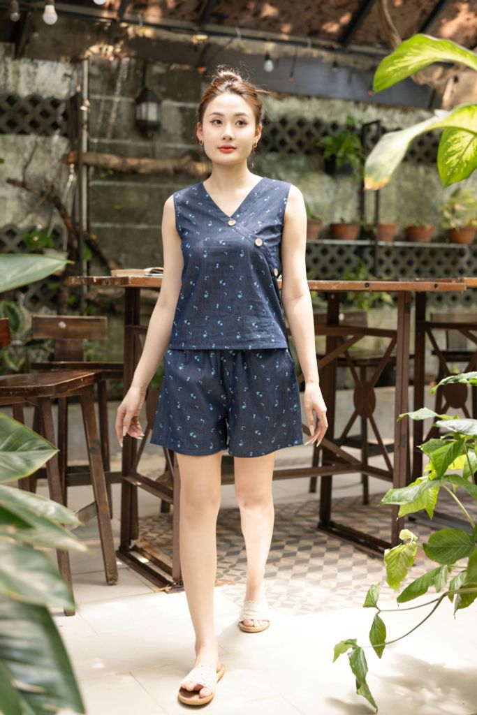 Đồ bộ đùi thiết kế nút chéo hoa nhí xanh