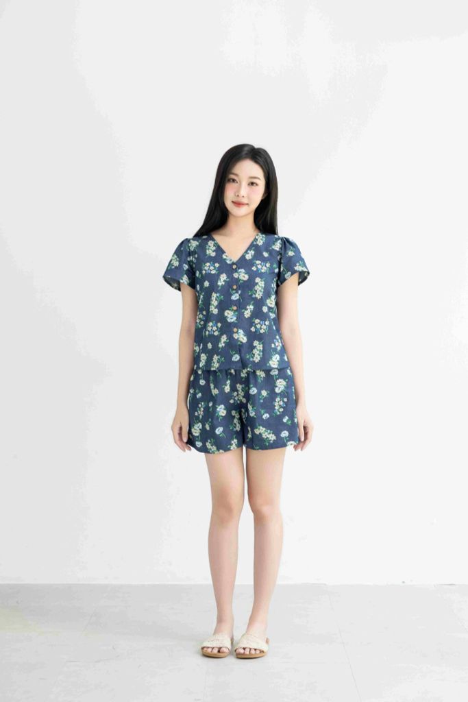 Đồ bộ đùi có tay cổ V hoạ tiết hoa cúc dược