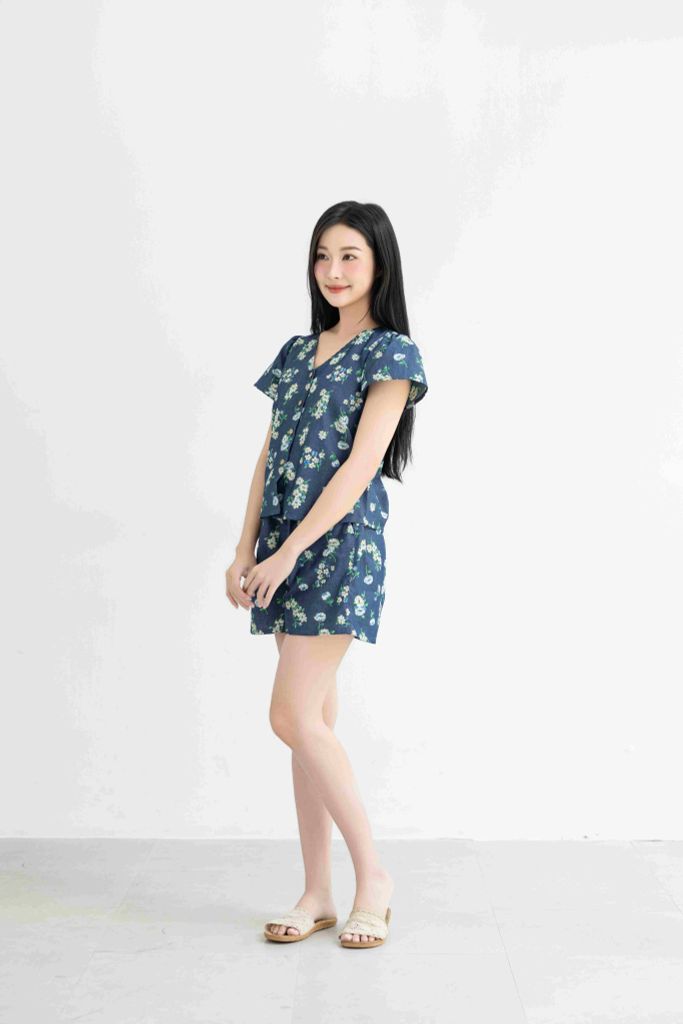 Đồ bộ đùi có tay cổ V hoạ tiết hoa cúc dược