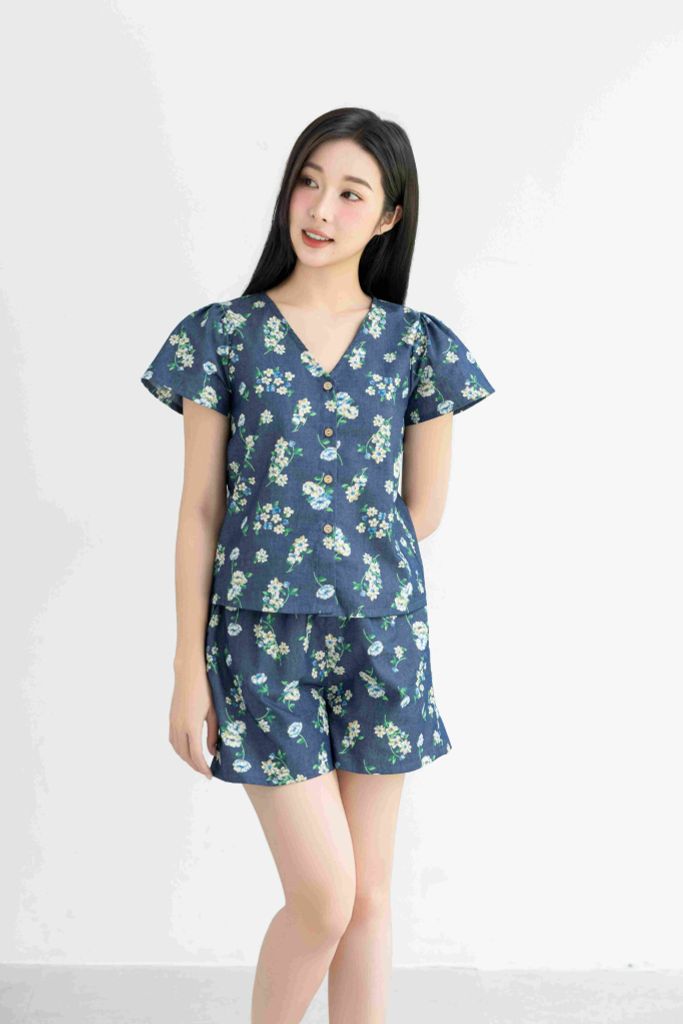 Đồ bộ đùi có tay cổ V hoạ tiết hoa cúc dược