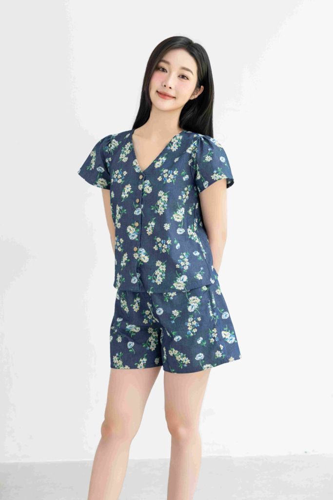 Đồ bộ đùi có tay cổ V hoạ tiết hoa cúc dược