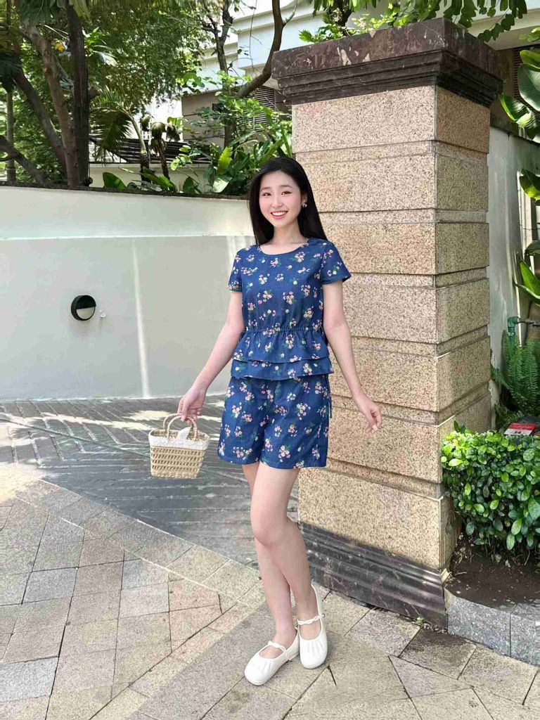 Bộ đùi thiết kế áo rút dây họa tiết Hoa ngũ sắc