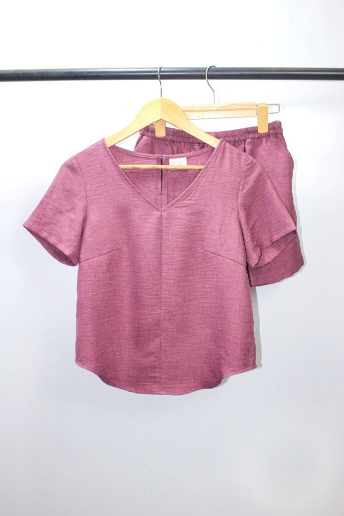 Đồ bộ đùi thiết kế có tay xẻ sau màu hồng