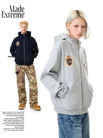 MADEEXTREME®️| ÁO KHOÁC THÊU HUY HIỆU KHÓA KÉO MŨ TRÙM NỈ UNISEX MADE 241165